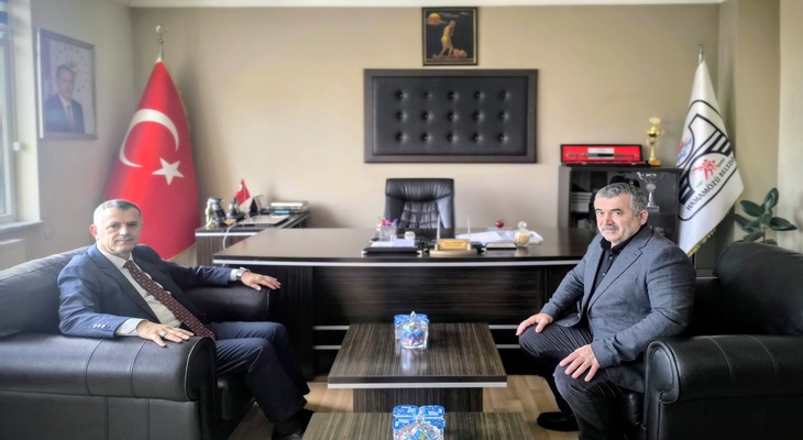 Amasya Defterdarı Sn. Ali ÇAKIR, Belediye Başkanımız Sn. Cihan DEMİR'i makamında ziyaret etti. 