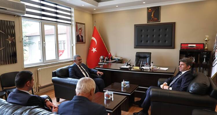 Amasya Valimiz Sayın Önder BAKAN,Belediye Başkanımız Sayın Cihan DEMİR ‘i ziyaret etti. 