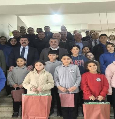 Başkan DEMİR, 10 Aralık Dünya İnsan Hakları Günü kapsamında Milli Eğitim Müdürlüğünce düzenlenen resim sergisine katıldı.