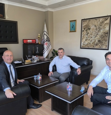 Başkan DEMİR'e Ziraat Bankası Hamamözü Şube Müdürü olarak atanan Uygar GÜLİŞ'den ziyaret.