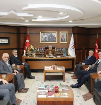 Belediye Başkanımız Cihan DEMİR, Amasya Üniversitesi Rektörü Prof. Dr. Ahmet Hakkı TURABİ'yi makamında ziyaret etti.