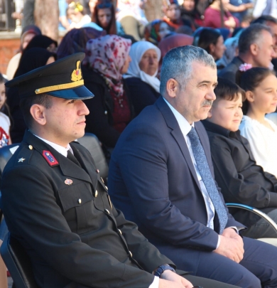 Belediye Başkanımız Sn.Cihan DEMİR, 23 Nisan Ulusal Egemenlik ve Çocuk Bayramının 104. Yılı dolayısı ile İlçemiz Atatürk İlkokulu'nda düzenlenen programlara katıldı.