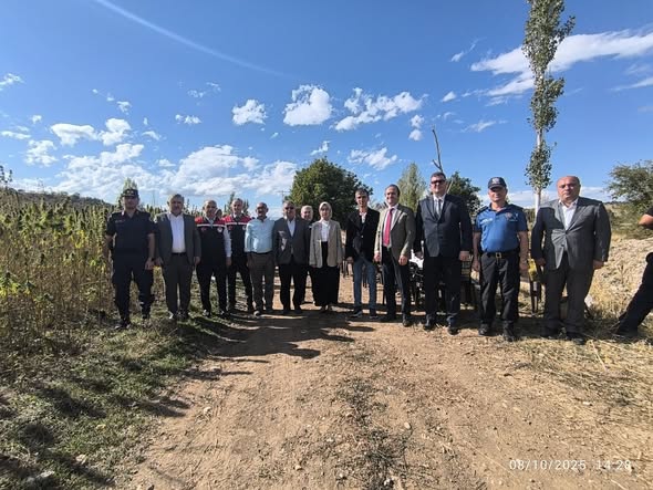 Belediye Başkanımız Cihan DEMİR, İlçemizde düzenlenen Kenevir Hasat Programına katıldı.