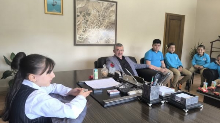 Başkan DEMİR 23 Nisan'da Koltuğunu Çocuklara Devretti.