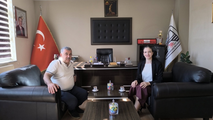 İlçemizde görev süresi sona eren Kaymakam Büşra ERDOĞAN DURAMAZ Belediye Başkanımız Cihan DEMİR’e veda ziyaretinde bulundu.