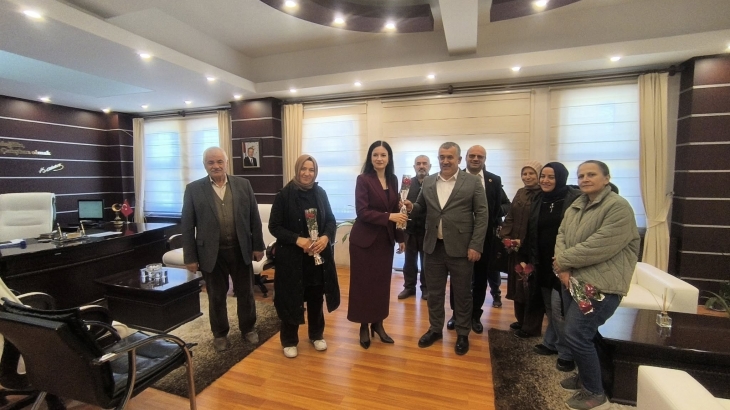 Kadınlar Günü Çiçeği Başkan DEMİR ‘den.