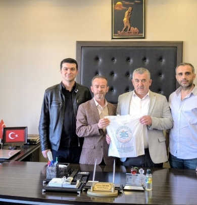 Amasya Büro Memur-Sen Şube Başkanı Sayın Cahit ÇİNPOLAT ve değerli yönetim kurulu üyeleri, Belediye Başkanımız Cihan DEMİR'i makamında ziyaret etti.