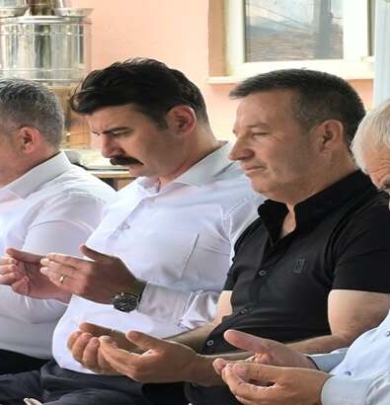 Belediye Başkanımız Cihan DEMİR, İlçemiz Kaymakamı Ertuğrul ARSLAN ve AK Parti İlçe Başkanı Ahmet KAHRİMAN, Muharrem ayı vesilesiyle Çayköy’de düzenlenen aşure lokması programına katıldı.