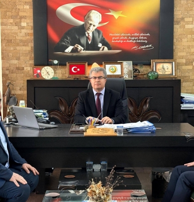 Belediye Başkanımız Cihan DEMİR ve İlçemiz Kaymakamı Ertuğrul ARSLAN, Amasya Orman Bölge Müdürü Sn. Ferdi ÖZER'i makamında ziyaret etti.