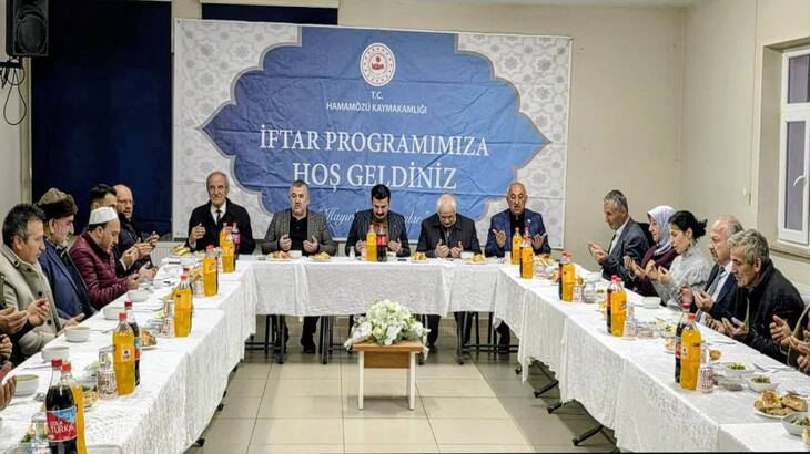 İlçemiz Kaymakamı Ertuğrul ARSLAN ve Belediye Başkanımız Cihan DEMİR, köy ve mahalle muhtarlarımızla düzenlenen iftar programında bir araya geldi.