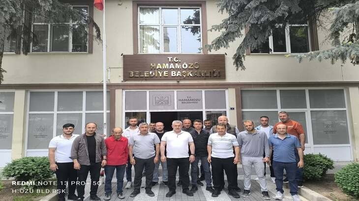 Belediye Başkanımız Cihan DEMİR, Kurban Bayramı dolayısıyla belediye personelimizle bayramlaşma programında bir araya geldi. 