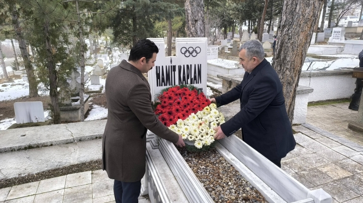 Dünya ve Olimpiyat Şampiyonu Hamit KAPLAN, mezarı başında törenle anıldı.